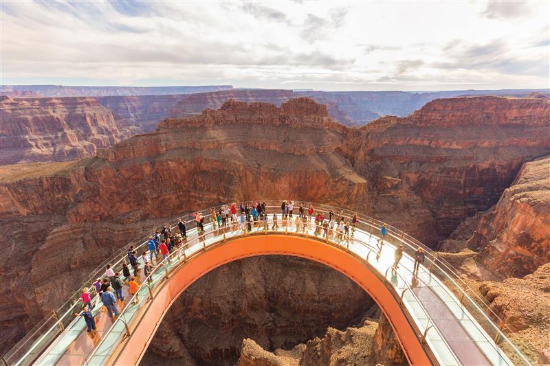 people walking the skywalk at the grand canyon
